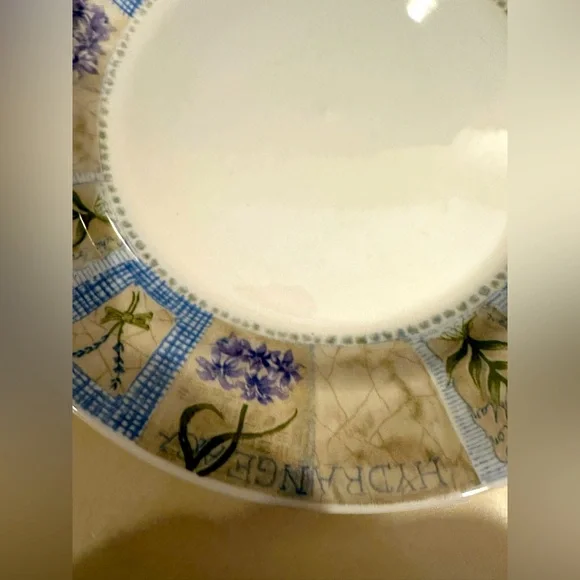 PIER 1 HYDRANGEA Flowers Set of  2 10” Dinner Plate Dish England Angleterre HTF - Picture 6 of 9